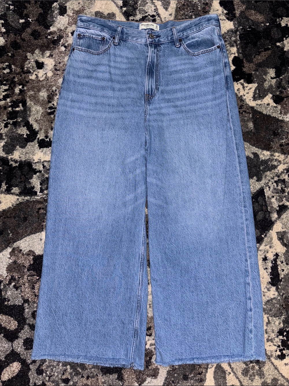 Abercrombie & Fitch Crop Wide-Leg Blue Jeans — Classic High-Rise